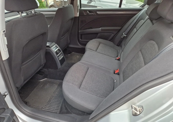 Skoda Superb cena 36900 przebieg: 270000, rok produkcji 2014 z Miłosław małe 154